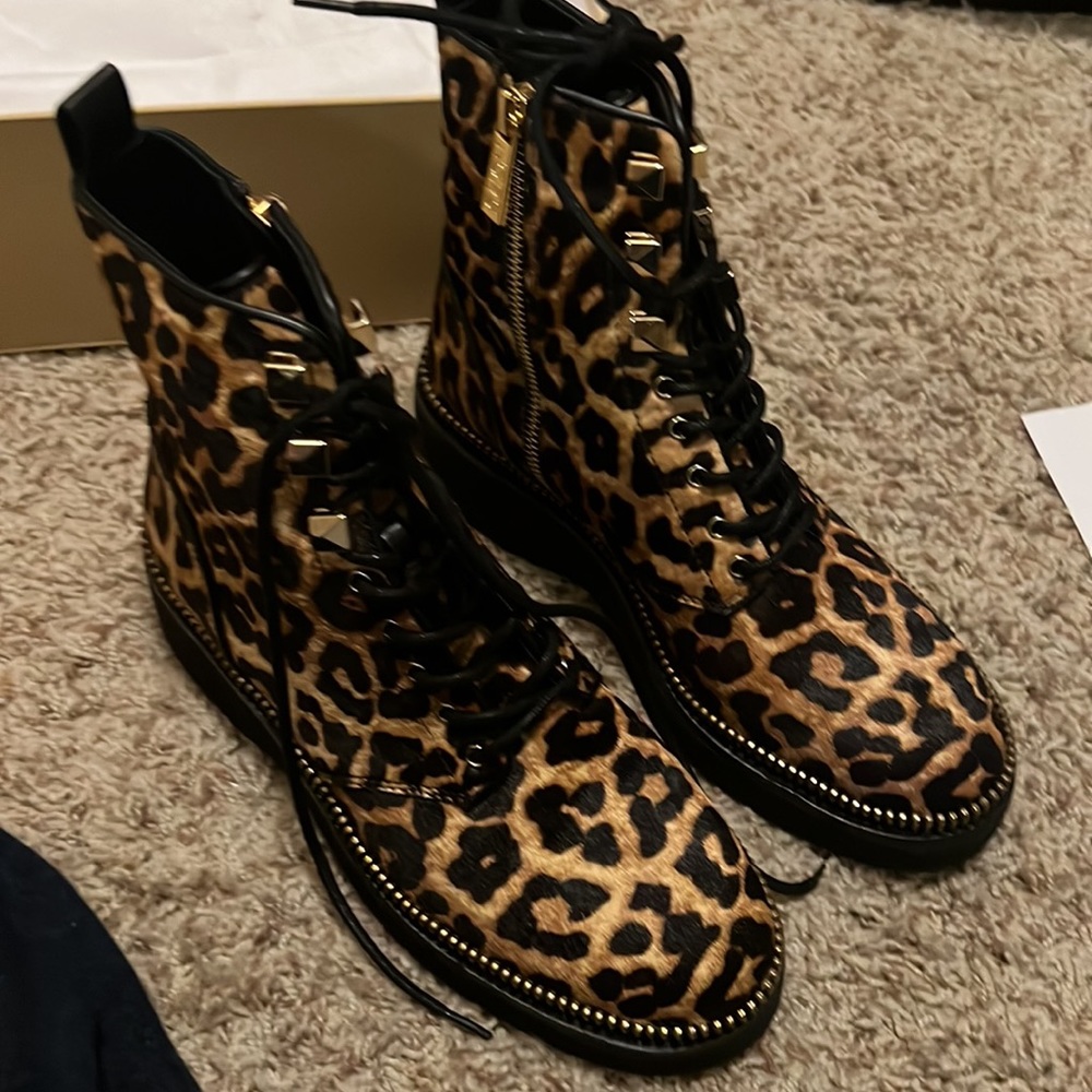 Michael Kors Haskell booties size 6 1/2 - Picture 4 of 5